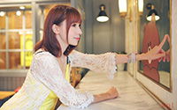 咖啡馆里的妹子摄影宽屏壁纸(10)