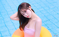 泳装美女清凉泳池写真(9)