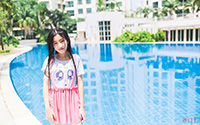 少女夏日泳池边写真(7)