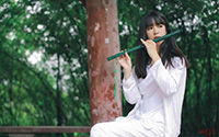 清新气质美女户外写真(8)
