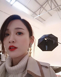 气质美女陈乔恩城市旅拍唯美写真(9)