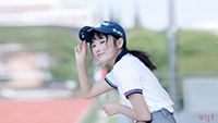 操场上的校服女生(9)