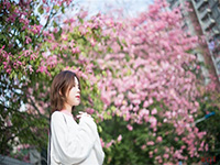 清新短发美女户外写真(8)