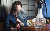 抽烟的女人侧脸唯美图片(6)