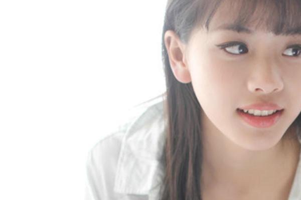 白嫩清纯衬衫美女性感私房写真(9)