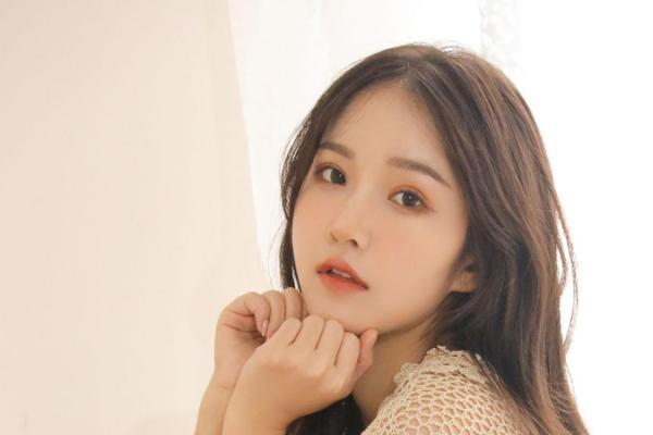 性感针织衫甜美美女优雅私房迷人写真(9)