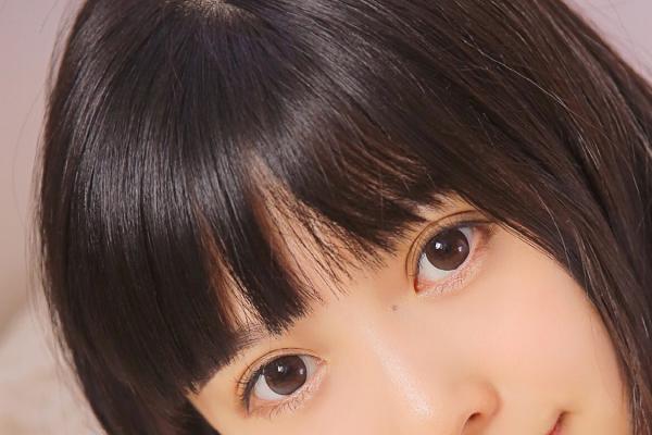 清新甜美齐刘海美女居家写真(7)