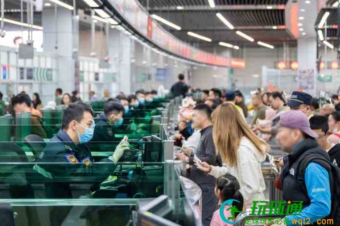 年三十至初六訪澳客量恢復疫前95% 初八初九料迎出境高峰 年三十至初六訪澳客量恢復疫前95% 初八初九料迎出境高峰